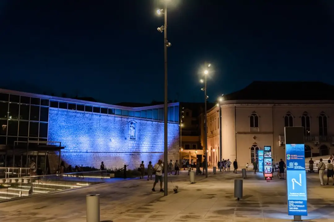 Šibenik 'obojan' u plavo: Vatromet i svjetlosni spektakl za veliku obljetnicu 