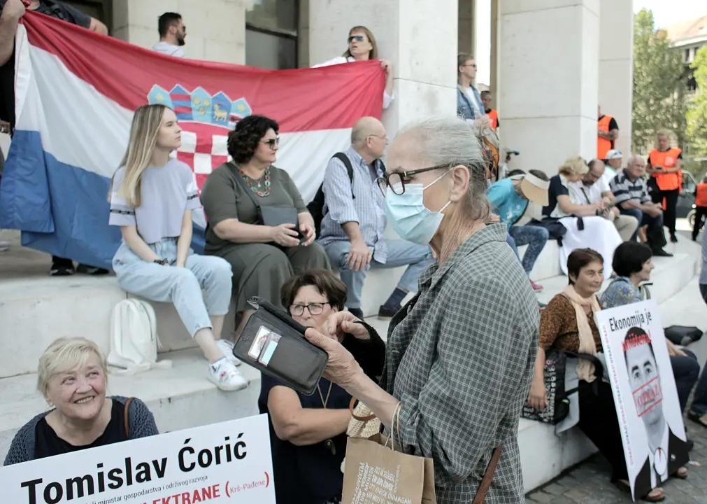 Prosvjed protiv Vlade u Zagrebu: Ima i šibenskih kapa