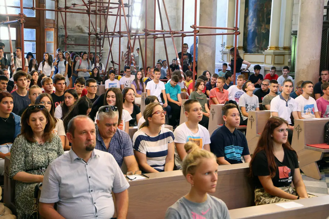 U katedrali misa za srednjoškolce. Biskup učenicima poručio da budu sol i svjetlo svijeta