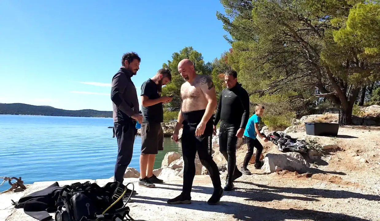 Volonteri i ronioci nedjelju proveli u akciji čišćenja  ispod Morinjskog mosta 