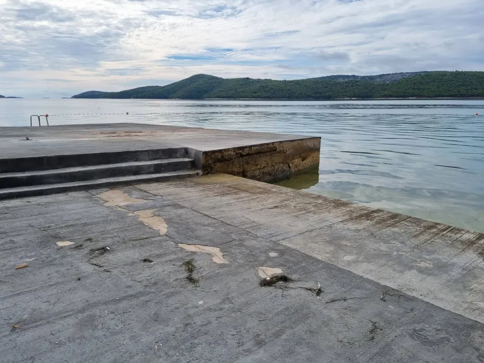 Sanacija plaže u Zablaću neće skoro: Grad raskinuo ugovor s izvođačem radova, traže novog 