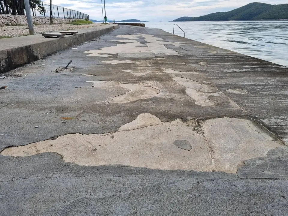 Sanacija plaže u Zablaću neće skoro: Grad raskinuo ugovor s izvođačem radova, traže novog 