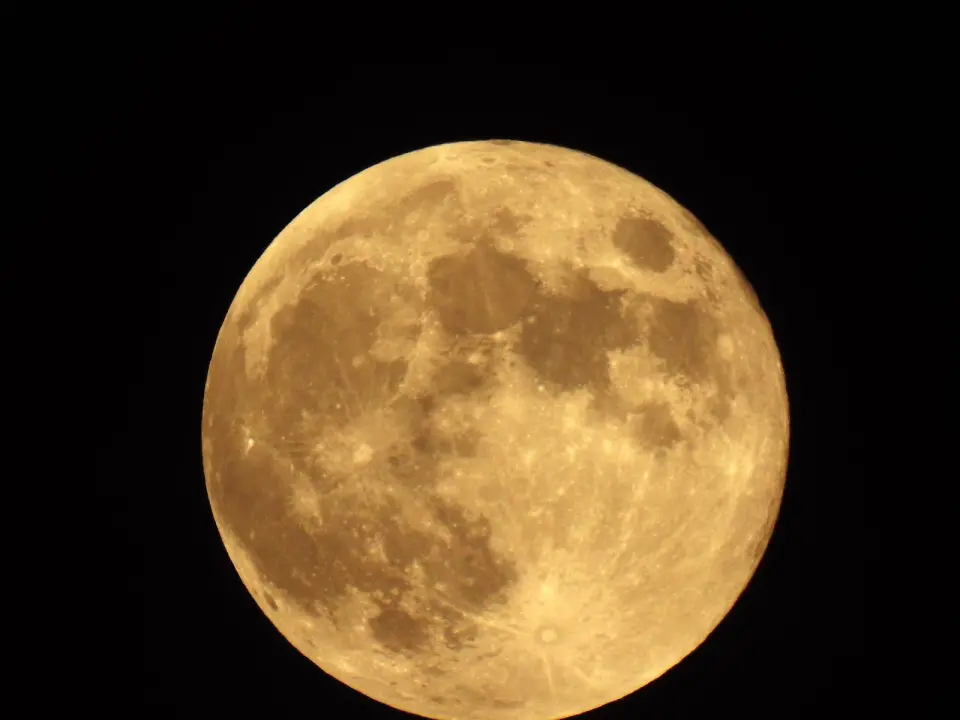 Pogled na pun mjesec iznad Šibenika oduzima dah