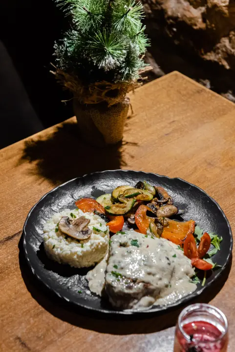 Uživajte ovog adventa u slasnim zimskim delicijama konobe Brošćica! 