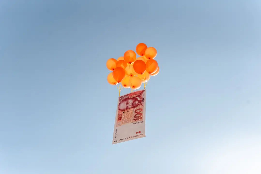 Nekoliko odvažnih okupalo se na Banju u podne na samu Novu godinu: 'U-vodi-mo euro' 