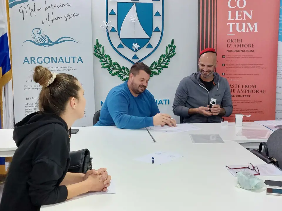 Murterske udruge potpisale ugovore s Općinom: 'Ovo mjesto živi od vas ljudi'
