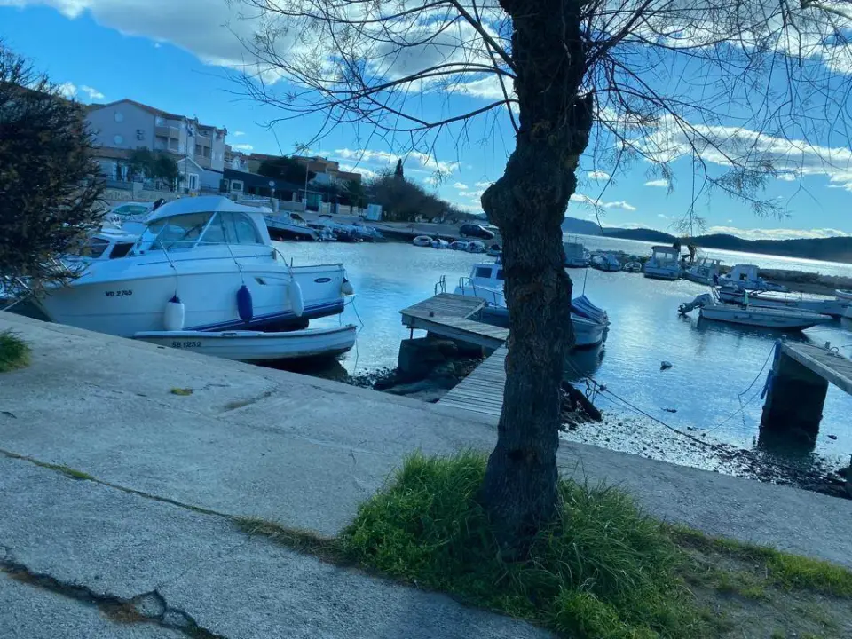 Nakon drame s burom, oseka na Srimi nasukala brodove!