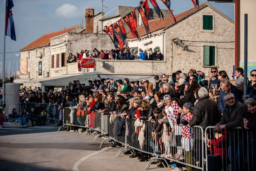 Murterini molili za predbračnu čistoću, u kokošinjcu izbila pobuna, a Let 3 napravio spektakl