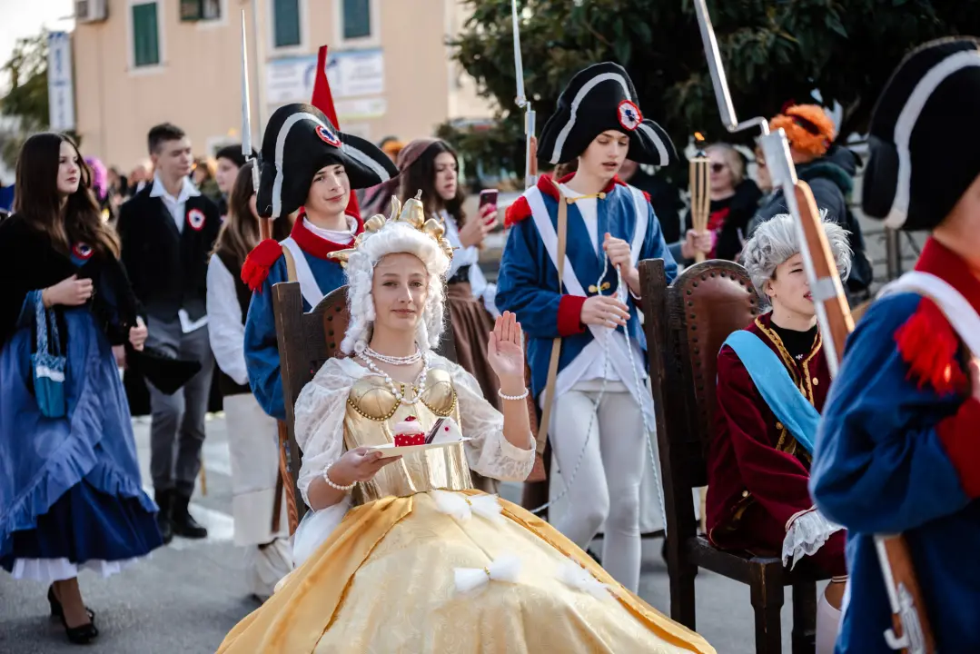 Murterini molili za predbračnu čistoću, u kokošinjcu izbila pobuna, a Let 3 napravio spektakl