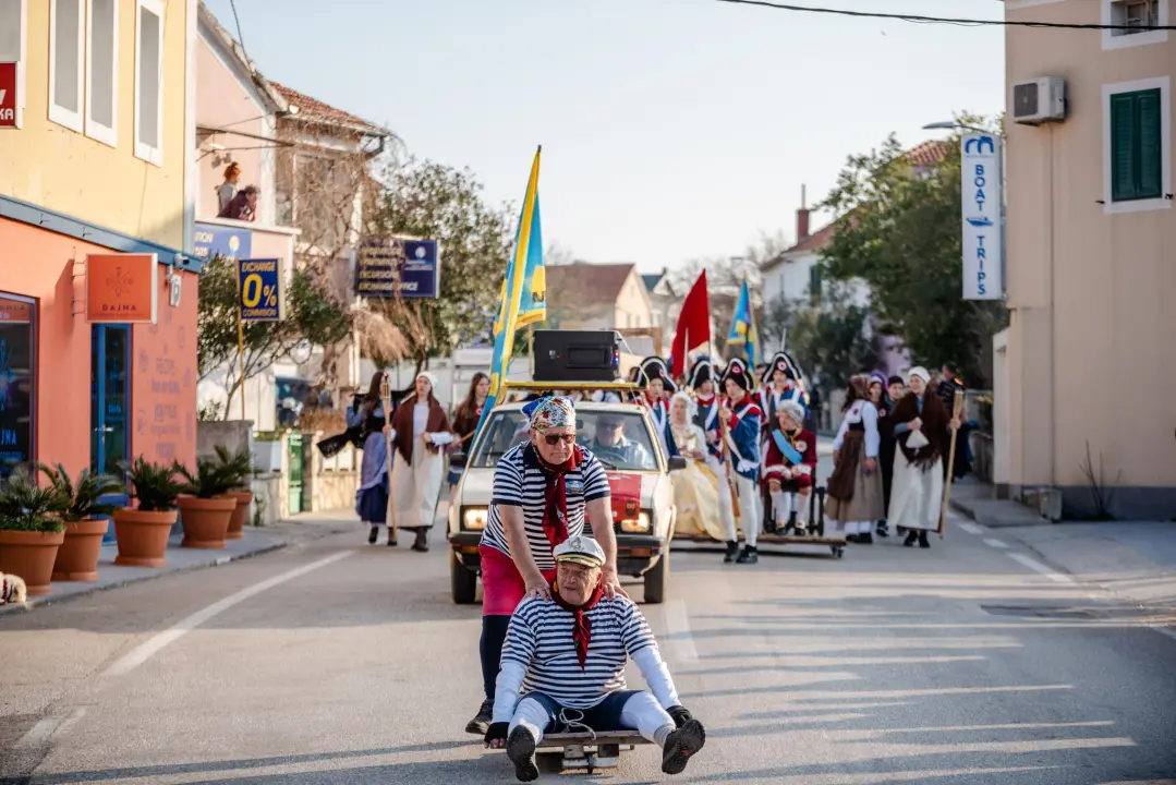 Murterini molili za predbračnu čistoću, u kokošinjcu izbila pobuna, a Let 3 napravio spektakl