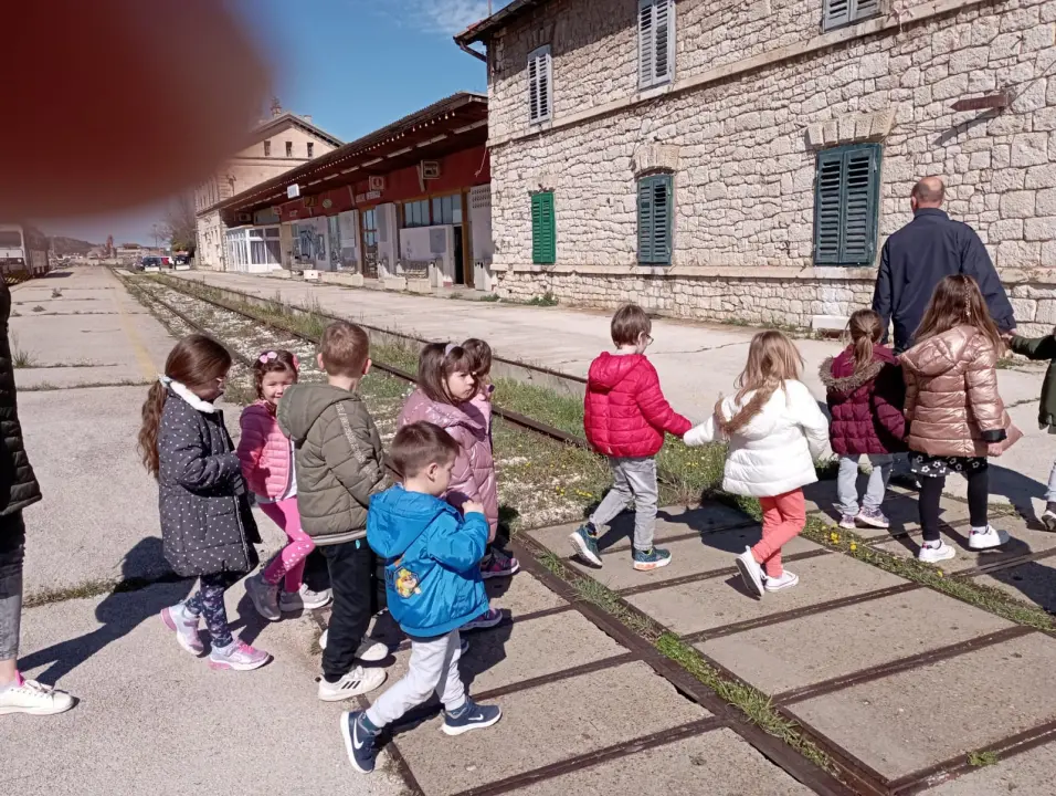 Tate iz dječjeg vrtića 'Šibenska maslina' cijeli tjedan djeci predstavljali svoje poslove 