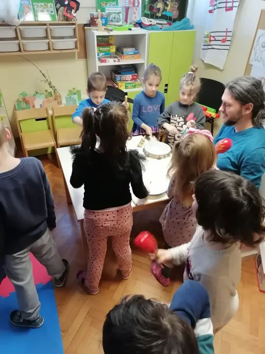Tate iz dječjeg vrtića 'Šibenska maslina' cijeli tjedan djeci predstavljali svoje poslove 