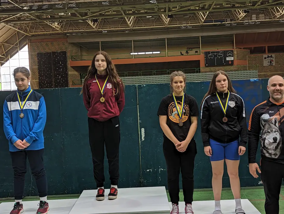Mladim hrvačima Šibenika 11 medalja na turniru u Sarajevu