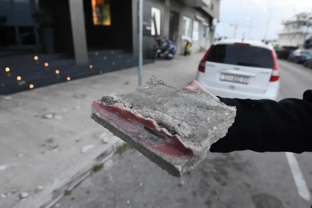 Bura srušila komade stare fasade sa zgrade poviše Kuće umjetnosti Arsen
