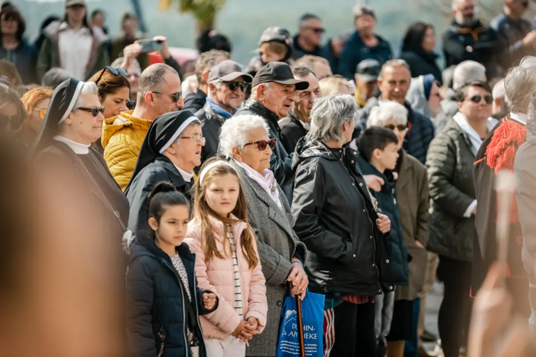 Tradicionalni šibenski Uskrsni doručak uz mega fritaju, domaća jela i slastice 