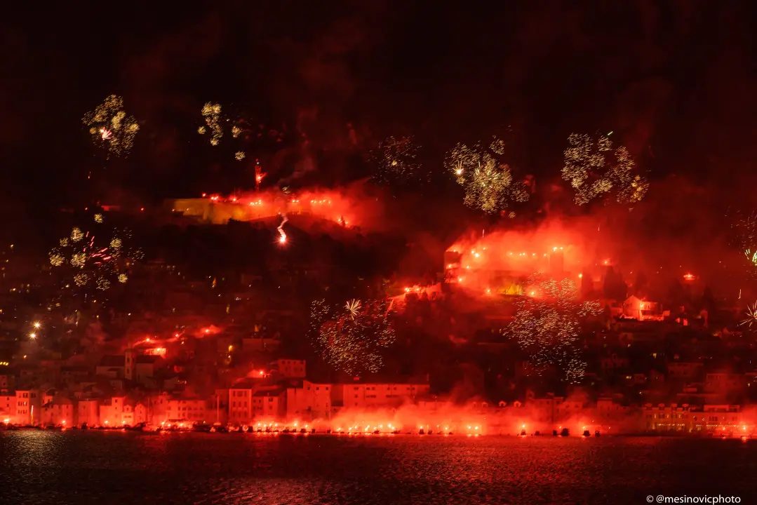 Spektakularni kadrovi: Narančasta noć pamtit će se još dugo!