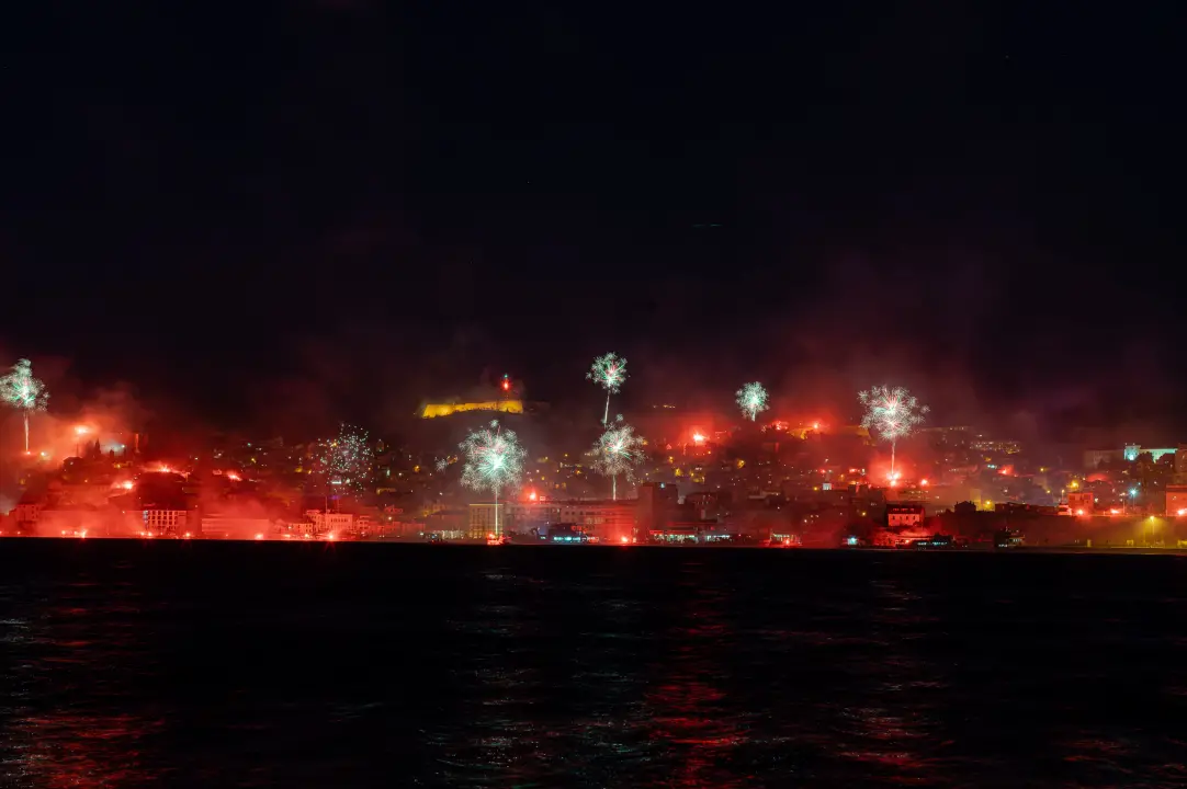 Spektakularni kadrovi: Narančasta noć pamtit će se još dugo!