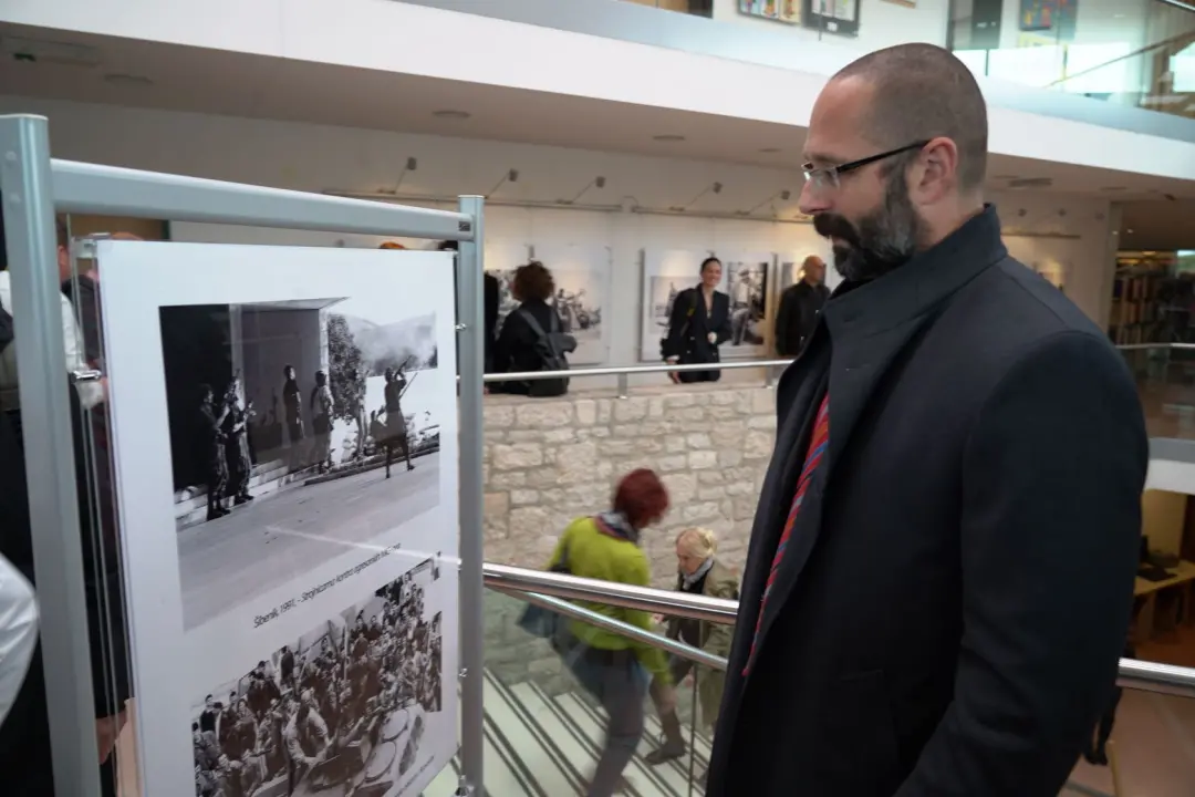 U knjižnici otvorena izložba novinske fotografije Slobodne Dalmacije '80 godina u objektivu'