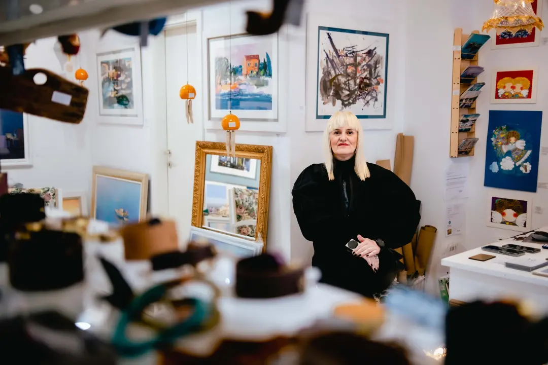 Proljeće u Galeriji Juraj Dalmatinac donosi slikarsku poetsku fantastiku po sniženoj cijeni