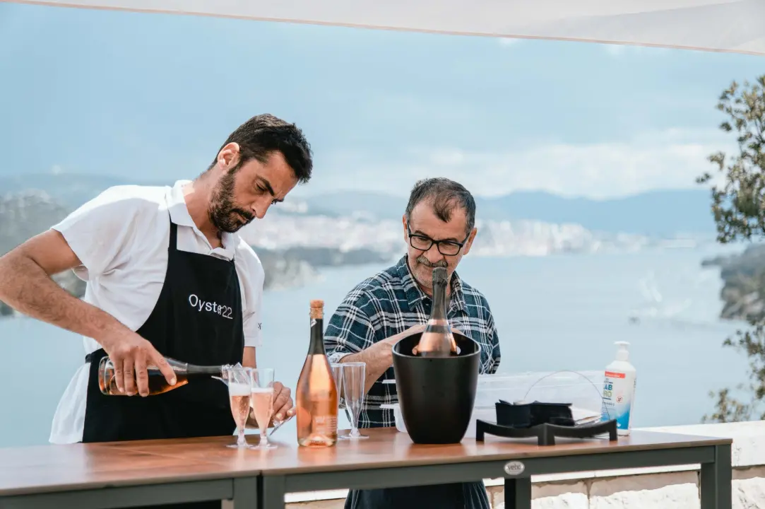 Uživajte u morskim delicijama kušaonice školjaka i vina Oyster22!