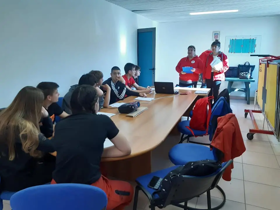 Učenici OŠ Meterize na tečaju 'Junior spasilac'