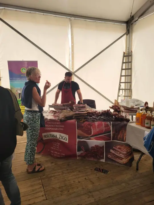 Gužva i drugog dana Sajma agroturizma u Skradinu: Još stignete kupiti domaće proizvode 