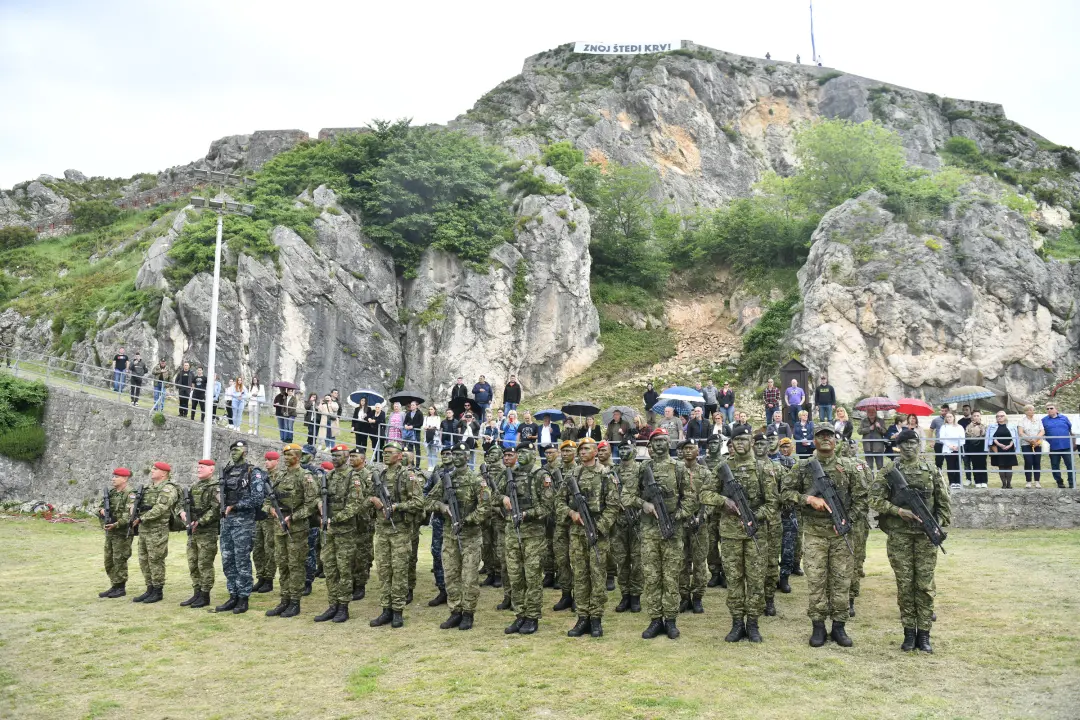  Svečanost na Kninskoj tvrđavi: Polaznicima obuke Središta za razvoj vođa uručene diplome 
