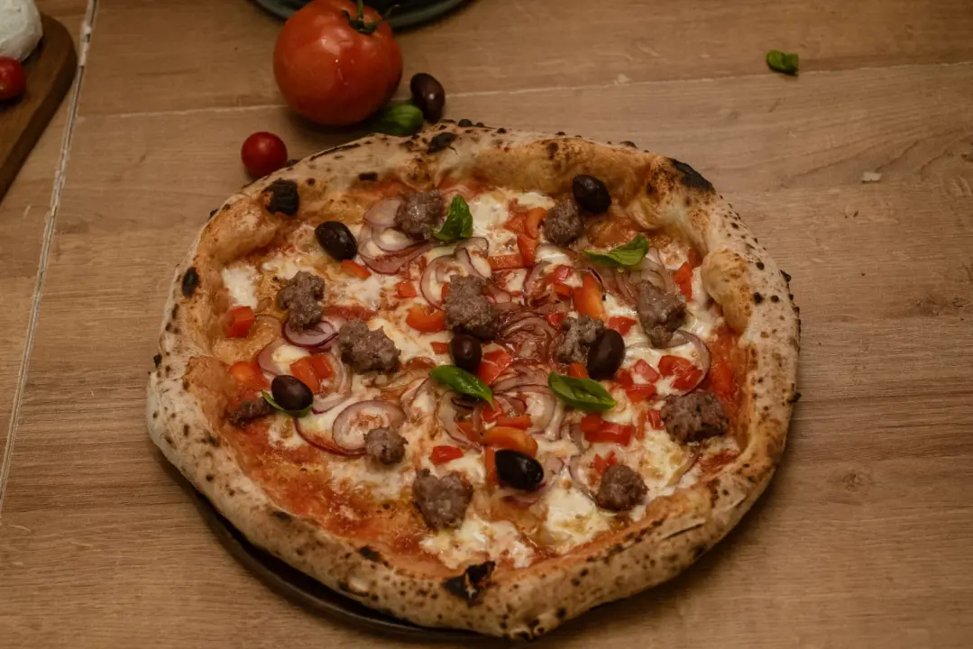 Počastite se vrhunskom pizzom i burgerima iz Victorije! 