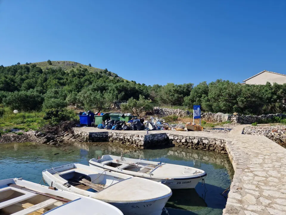 Turistička razglednica iz Kornata: Zašto i tamo ne bi bilo hrpe smeća...