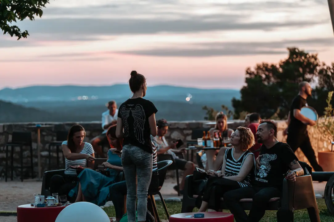 Zalazak, 'buka' i urbane projekcije: Bruna Matić predstavila audio-vizualni projekt NOISE