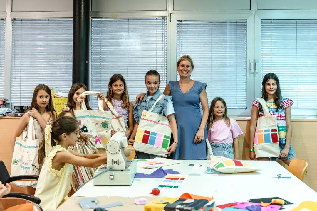 Radionica šivanja u Šibeniku pravi je hit među djecom, a neki su se zbog nje dizali u 5 sati