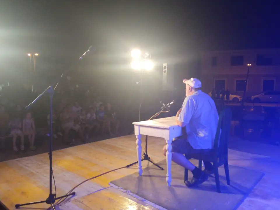 Ričard nasmijao Žirjane do suza, u Muni izveo 'Oči Uoči Zgospod'non'