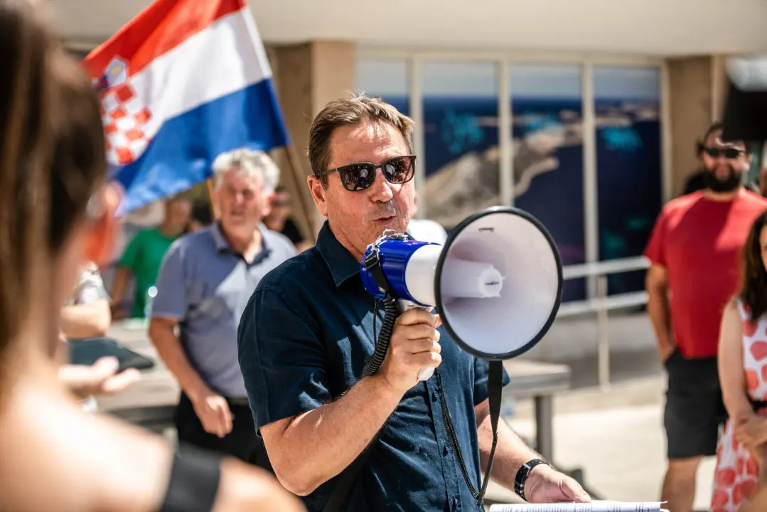 Radnici Cesta Šibenik održali novi prosvjed: 'Župan uništava ovu tvrtku i ove ljude'