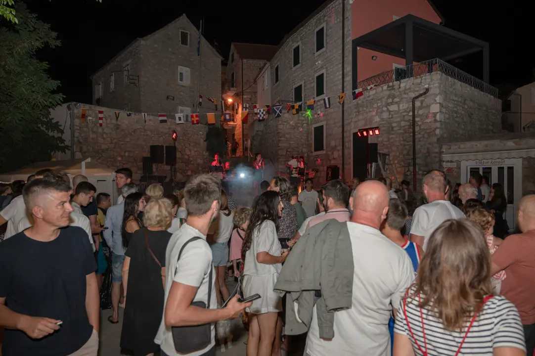 Na Zlarinu održana tradicionalna Srdelada