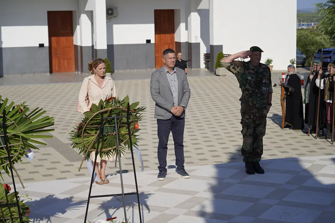 Položeni vijenci i zapaljene svijeće na Kvanju i Baldekinu