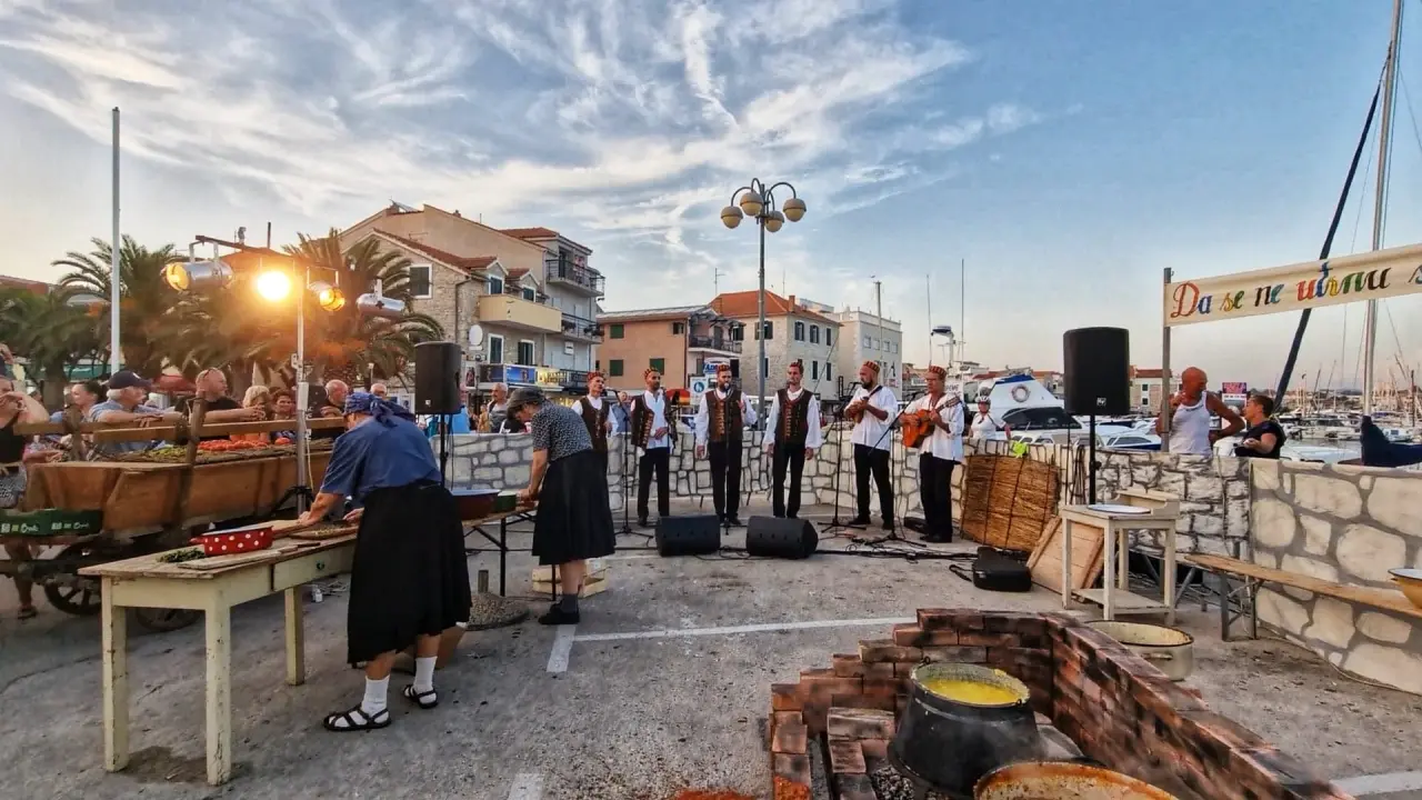 U Vodicama održana fešta od šaše i pulente