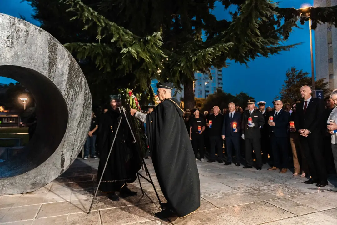Unatoč prolomu oblaka, grmljavini i pljusku, Šibenčani pokazali koliko im znači Rujanski rat 