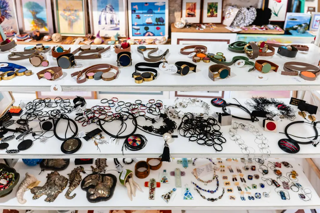 U Galeriju Juraj Dalmatinac stigle zimske kolekcije dizajnerske odjeće i nakita