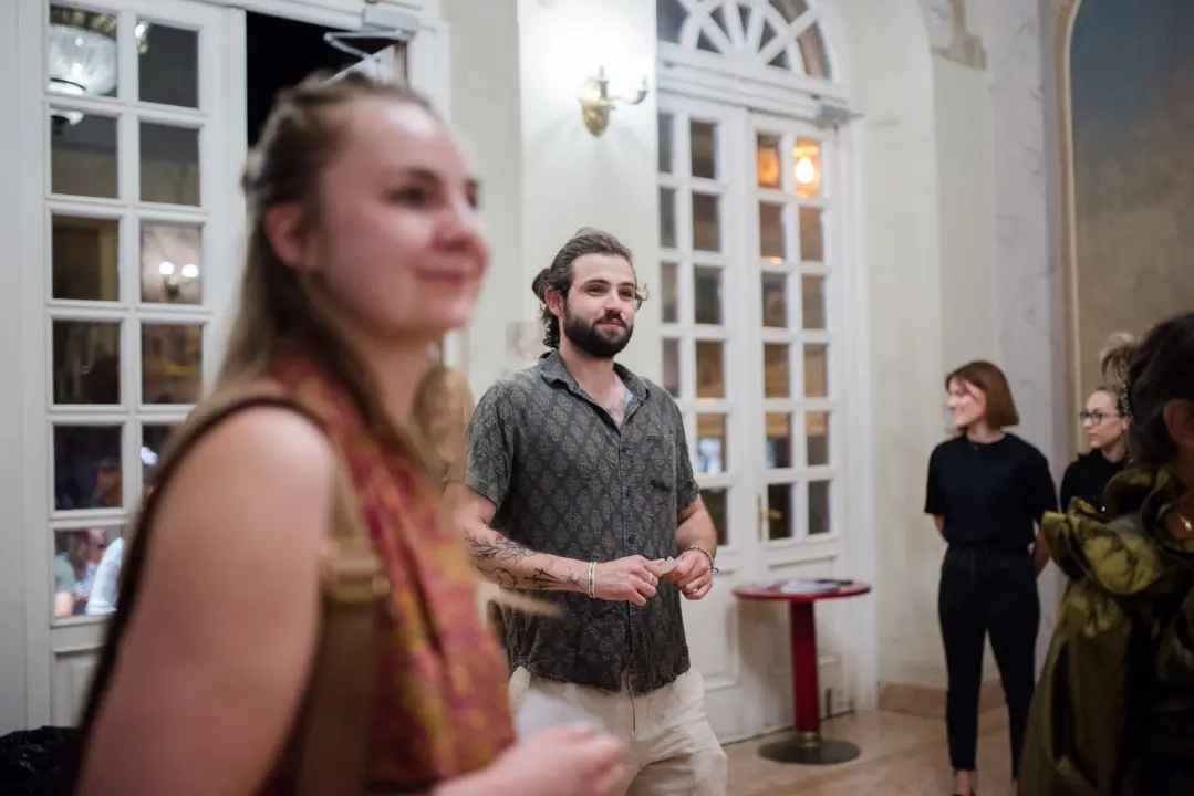 Dođi gola na večeru: Nova predstava šibenskog kazališta humorom šamara gledatelje!