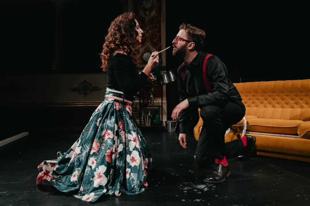 Dođi gola na večeru: Nova predstava šibenskog kazališta humorom šamara gledatelje!