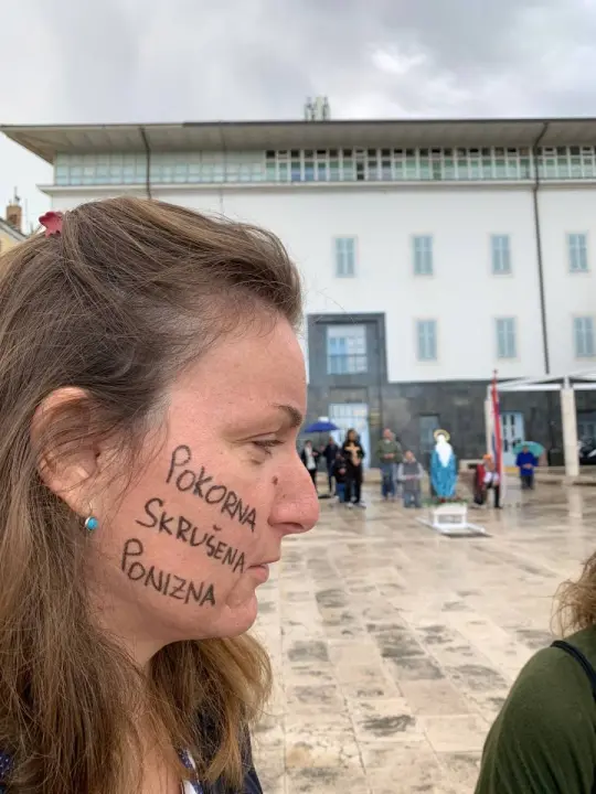 Performans pred moliteljima: 'Nećemo odustati od zaštite temeljnih ljudskih prava'