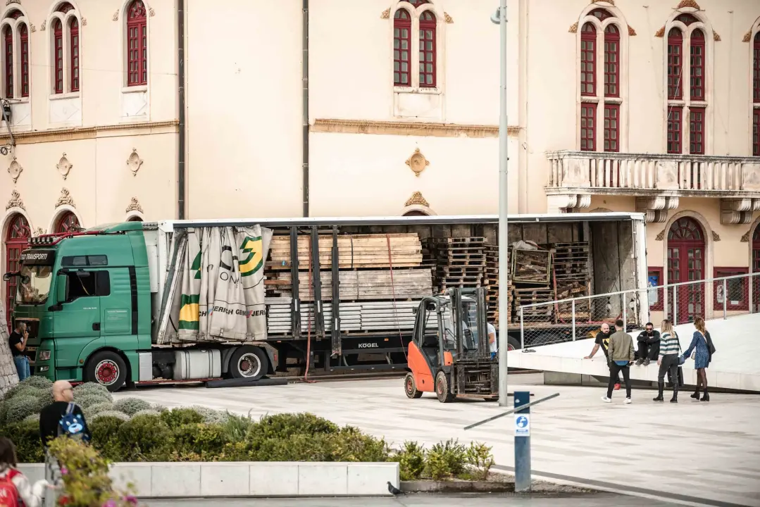 Postavlja se klizalište na šibenskoj Poljani, uskoro otvorenje 