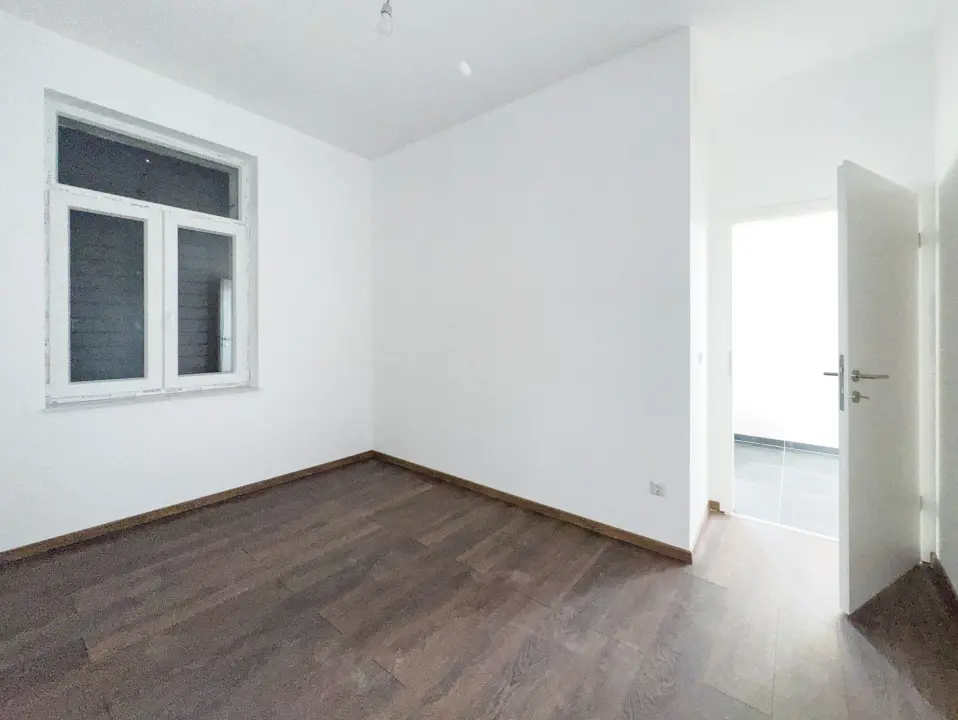 Prodaje se kompletno renoviran dvosoban stan na odličnoj lokaciji!