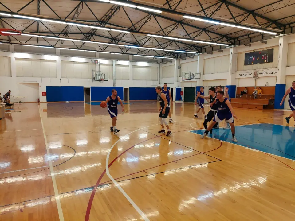 Šibenska rekreativna košarkaška liga: Branitelj naslova bolji od dosad neporažene Šarićeve momčadi