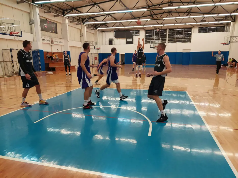 Šibenska rekreativna košarkaška liga: Branitelj naslova bolji od dosad neporažene Šarićeve momčadi