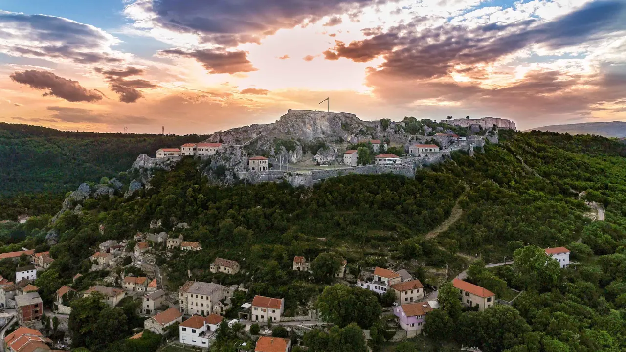 Najbolja sezona dosad: Zašto Knin sve više privlači avanturiste i pustolove?