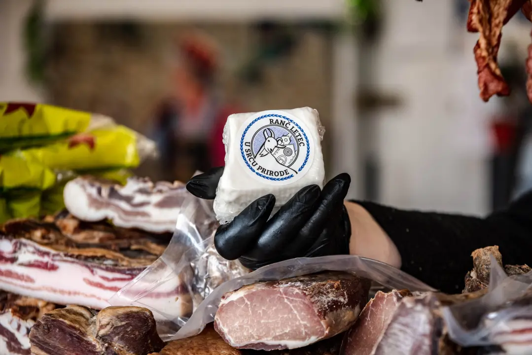 Za blagdane svi žele tuke, pivce i patke: Sve ćete naći na pijaci u Petrović Delikatesama
