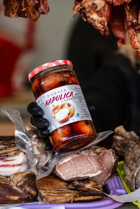 Za blagdane svi žele tuke, pivce i patke: Sve ćete naći na pijaci u Petrović Delikatesama