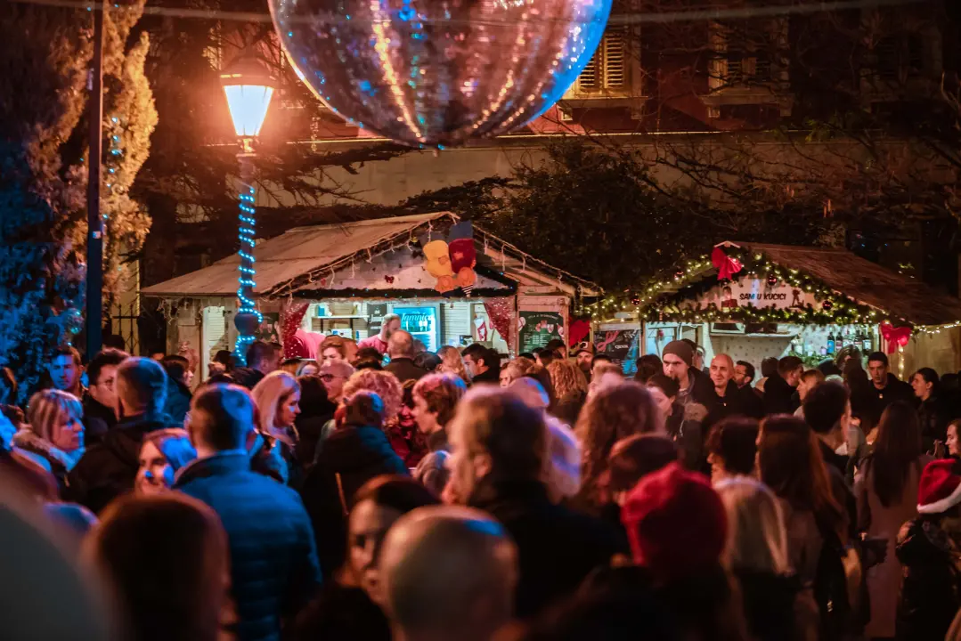 Disco Gimnazija u Parku proslavila 45. rođendan: Šibenčani uživali u starim hitovima  
