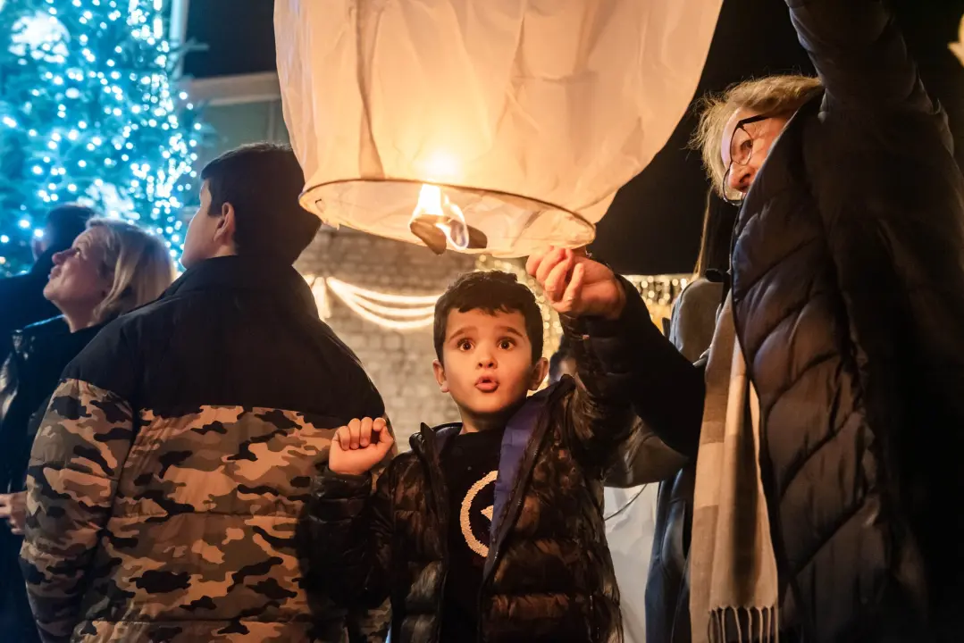 Lampioni  dobrih želja obasjali nebo iznad Šibenika